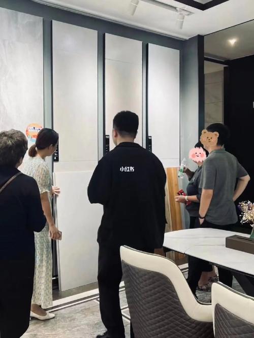装修公司的设计师为什么一定要带业主去建材市场选主材,难道建材市场会给他们公司回扣,装修一般需要准备什么东西。 家居装饰 装修公司的设计师为什么一定要带业主去建材市场选主材,难道建材市场会给他们公司回扣,装修一般需要准备什么东西。 装修公司的设计师为什么一定要带业主去建材市场选主材,难道建材市场会给他们公司回扣,装修一般需要准备什么东西。 家居装饰