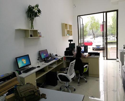 本人准备开一个图文广告店,请问需要哪些设备和材料,装修公司物料准备什么东西。 家居设计 本人准备开一个图文广告店,请问需要哪些设备和材料,装修公司物料准备什么东西。 本人准备开一个图文广告店,请问需要哪些设备和材料,装修公司物料准备什么东西。 家居设计
