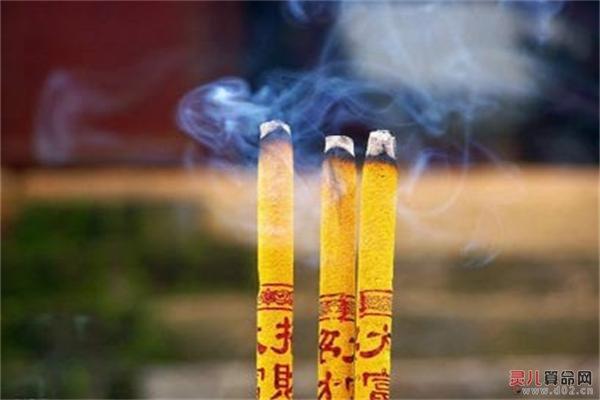 装修房子前是否要烧锡箔上香?还要供品,新房装修上香。 家居装饰 装修房子前是否要烧锡箔上香?还要供品,新房装修上香。 装修房子前是否要烧锡箔上香?还要供品,新房装修上香。 家居装饰
