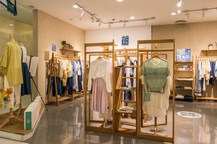 开家女装服装店大概需要准备好什么?需要准备多少钱,女装店装修前准备什么东西。 二手房 开家女装服装店大概需要准备好什么?需要准备多少钱,女装店装修前准备什么东西。 开家女装服装店大概需要准备好什么?需要准备多少钱,女装店装修前准备什么东西。 二手房