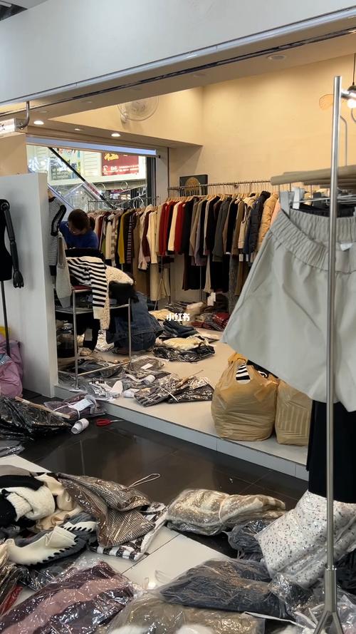 开女装批发档口需要准备什么，开档口准备装修什么材料好。 开女装批发档口需要准备什么，开档口准备装修什么材料好。 买房须知