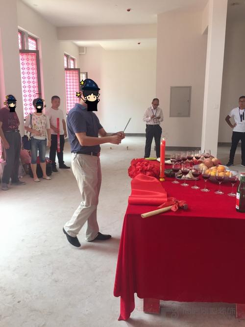 装修房子前是否要烧锡箔上香?还要供品,装修要准备什么贡品呢图片。 家居装饰 装修房子前是否要烧锡箔上香?还要供品,装修要准备什么贡品呢图片。 装修房子前是否要烧锡箔上香?还要供品,装修要准备什么贡品呢图片。 家居装饰
