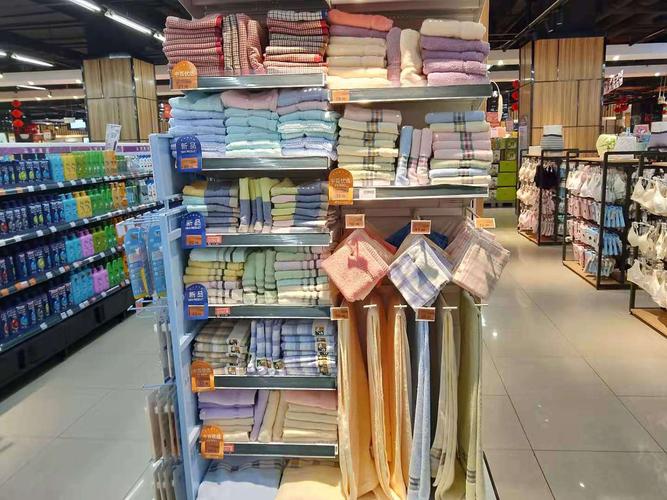 我想开一个卖针织品的店铺，可不知道应该用什么样的货架合适和应该怎么装修，请大家多多指点，百货店装修准备什么设备好。 我想开一个卖针织品的店铺，可不知道应该用什么样的货架合适和应该怎么装修，请大家多多指点，百货店装修准备什么设备好。 买房须知