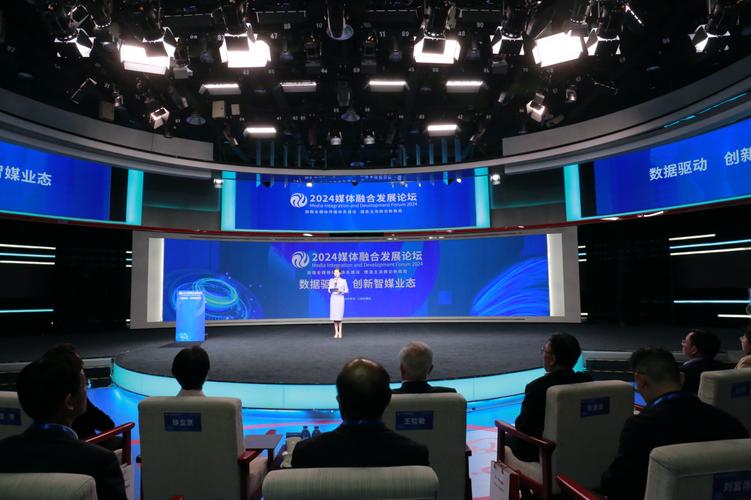 明镜材质在现代装修中的运用与创新 家居设计 明镜材质在现代装修中的运用与创新 明镜材质在现代装修中的运用与创新 家居设计