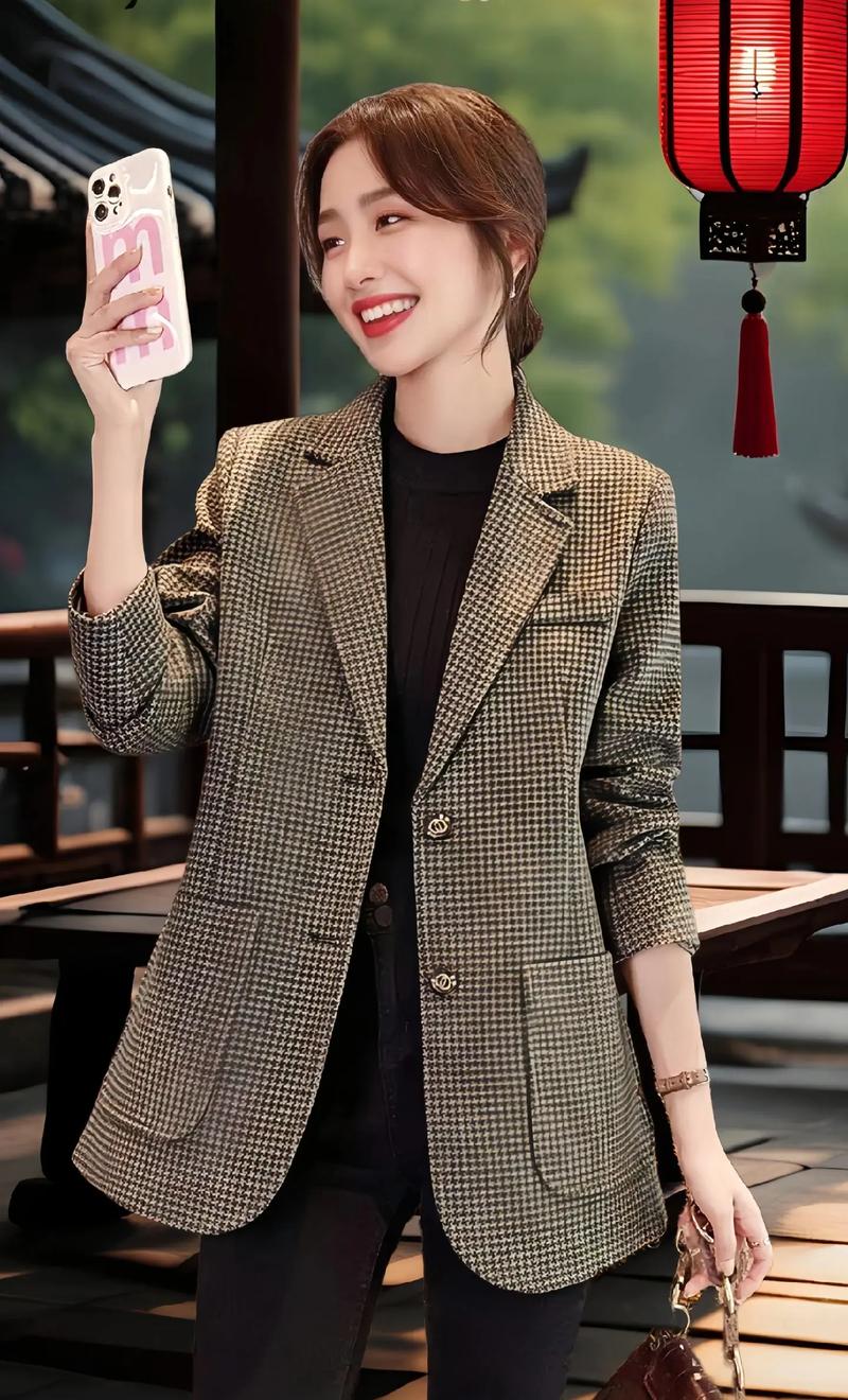 千鸟格女西装修身款,时尚与舒适的完美融合 千鸟格女西装修身款,时尚与舒适的完美融合 买房须知
