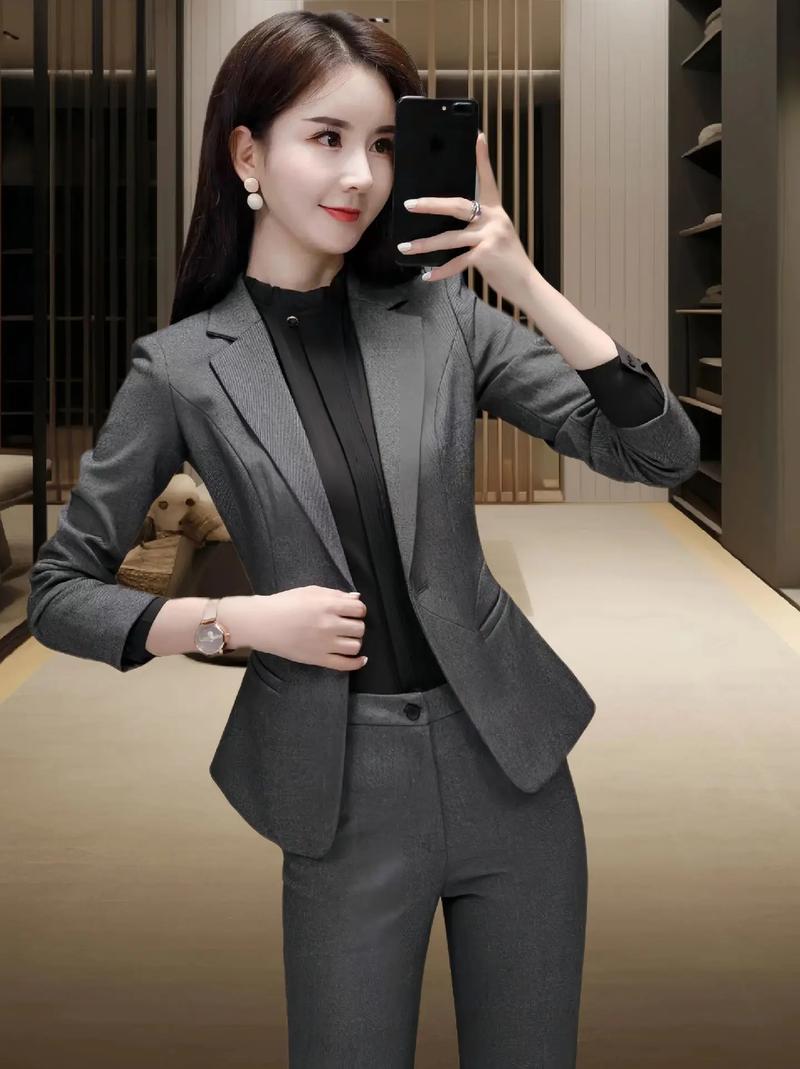 女款修身套装修身之美,探寻时尚与舒适的完美融合 女款修身套装修身之美,探寻时尚与舒适的完美融合 装修知识