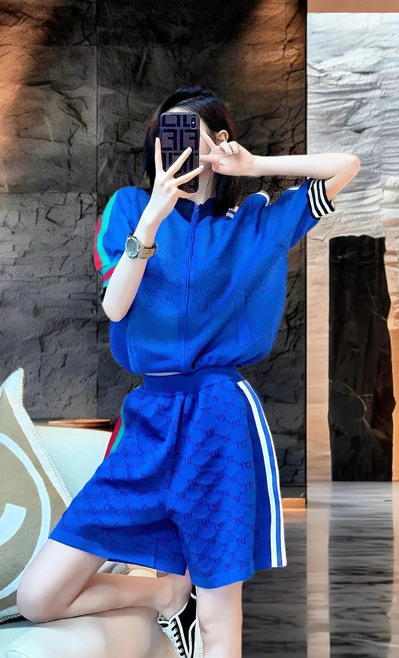 湖蓝色运动套装,修身气质,引领时尚潮流 二手房 湖蓝色运动套装,修身气质,引领时尚潮流 湖蓝色运动套装,修身气质,引领时尚潮流 二手房