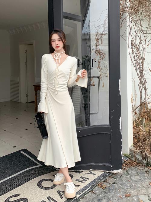 秋款连衣裙女装修身包臀,时尚与舒适的完美融合 秋款连衣裙女装修身包臀,时尚与舒适的完美融合 装修知识