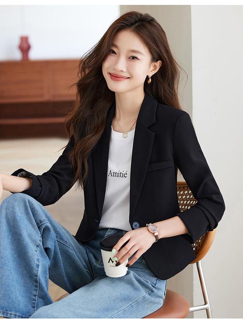 秋装修身小西装上衣薄款,打造商务与休闲完美融合的时尚风范 秋装修身小西装上衣薄款,打造商务与休闲完美融合的时尚风范 家居装饰